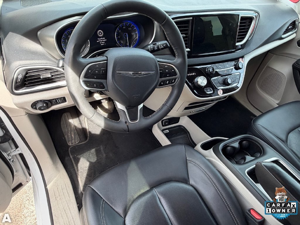 Used 2024 Chrysler Pacifica Touring-L FWD image 6