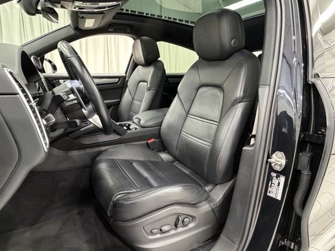 Used 2022 Porsche Cayenne Platinum Edition AWD/4WD image 31
