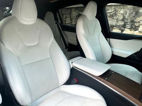 Used 2022 Tesla Model X image 40