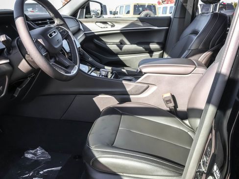 New 2025 Jeep Grand Cherokee Limited w/ Black Appearance Package image 5