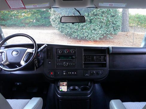 Used 2017 Chevrolet Express 3500 LT w/ LT Preferred Equipment Group image 14