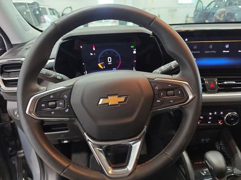 Used 2025 Chevrolet TrailBlazer LT w/ Convenience Package AWD/4WD image 14
