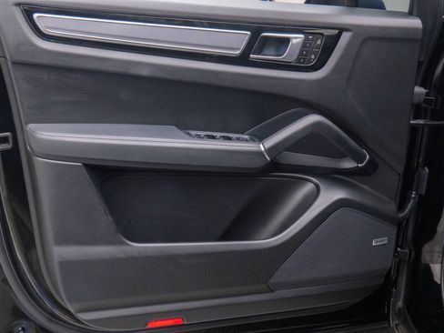 Certified 2023 Porsche Cayenne Platinum Edition image 14