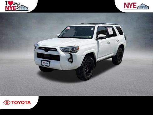 Used 2022 Toyota 4Runner SR5 Premium w/ Moonroof Package AWD/4WD image 1