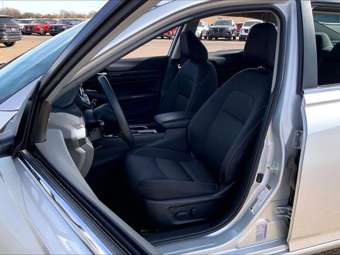 Used 2024 Nissan Altima 2.5 SV image 7