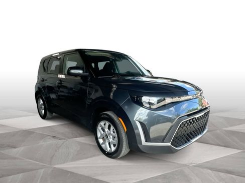 Used 2025 Kia Soul LX w/ LX Technology Package FWD image 2