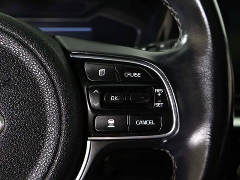 Used 2020 Kia Niro Touring image 45