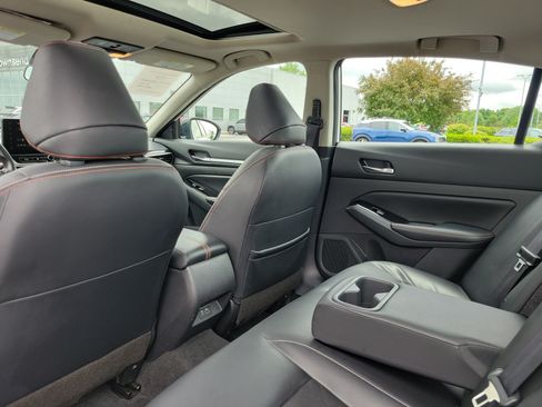 Used 2024 Nissan Altima 2.5 SR w/ SR Premium Package FWD image 14