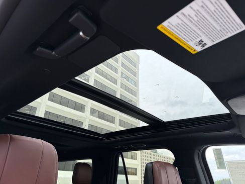 New 2026 Lincoln Navigator L Reserve AWD/4WD image 14