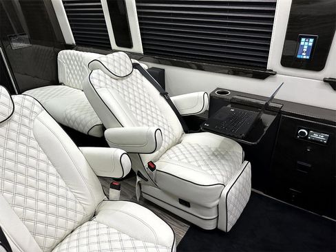 Used 2024 Mercedes-Benz Sprinter 3500 image 23