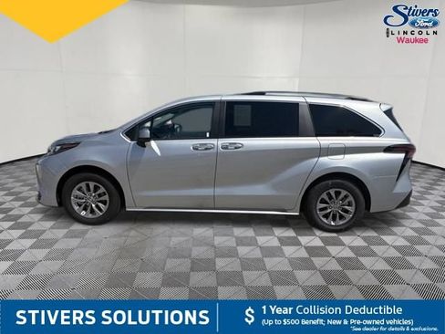 Used 2025 Toyota Sienna XLE FWD image 11