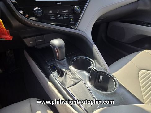 Used 2020 Toyota Camry SE FWD image 22