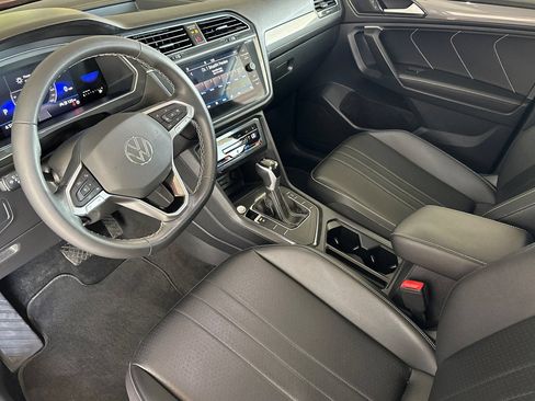 Used 2023 Volkswagen Tiguan SE FWD image 10
