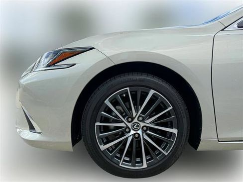 Used 2025 Lexus ES 350 w/ Premium Package FWD image 4
