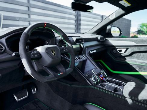 Used 2024 Lamborghini Urus Performante image 2