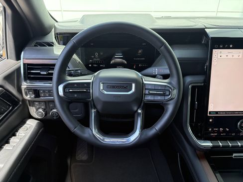 Used 2025 GMC Yukon XL Denali AWD/4WD image 17