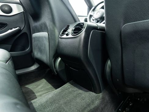 Used 2019 Mercedes-Benz GLC 300 4MATIC w/ Premium Package image 21