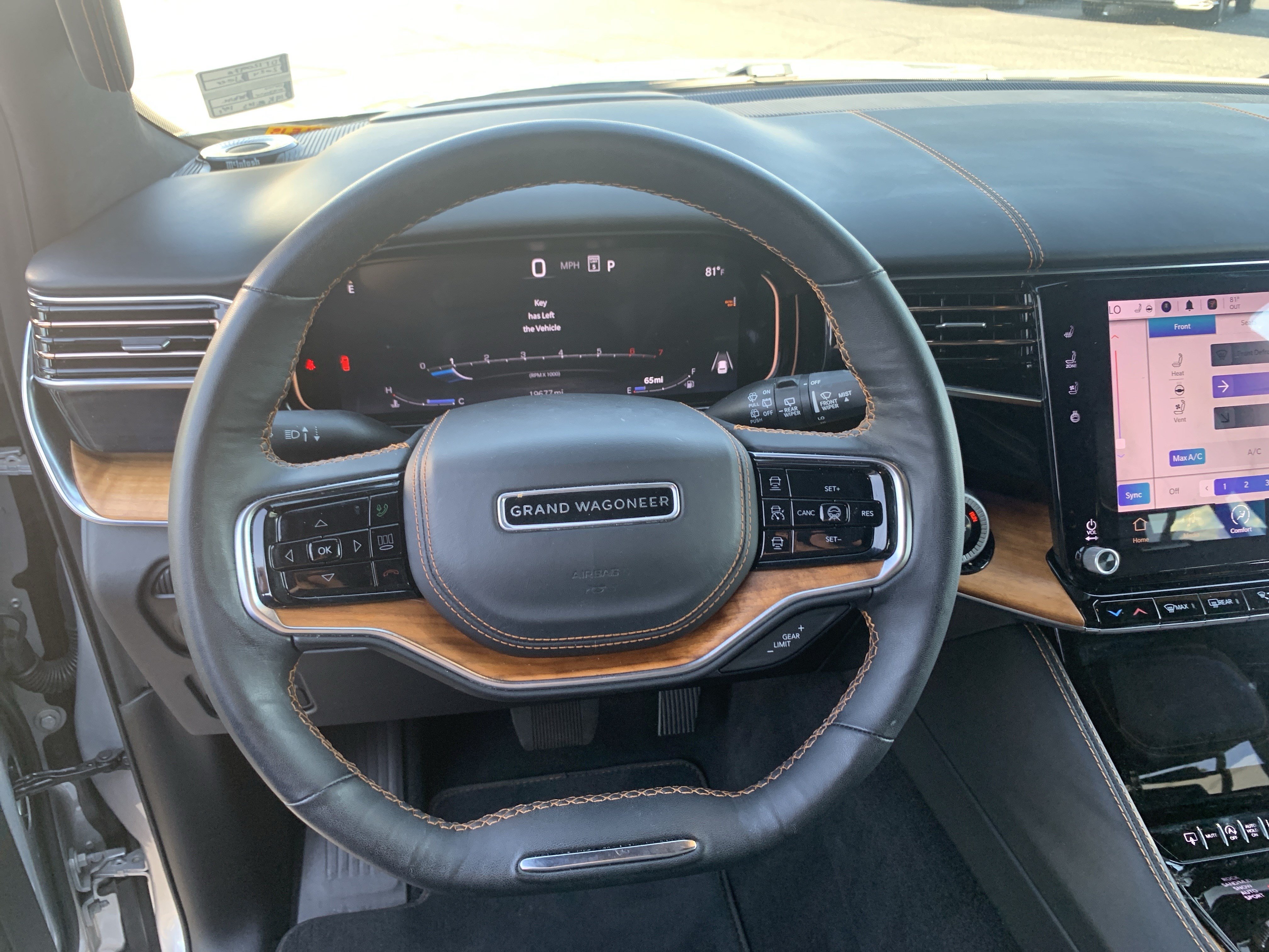Used 2024 Jeep Grand Wagoneer Series III w/ Rear Seat Video Group 1 AWD/4WD image 18