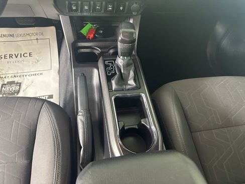 Used 2016 Toyota Tacoma TRD Sport image 14