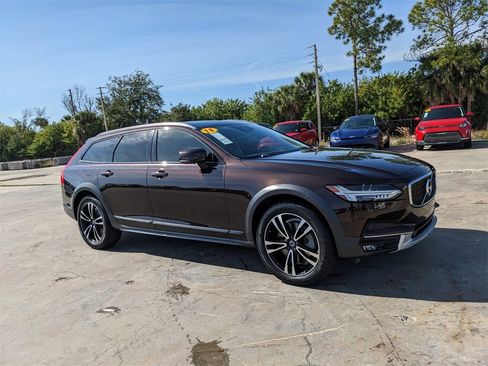 Used 2018 Volvo V90 T5 Cross Country w/ Convenience Package image 2