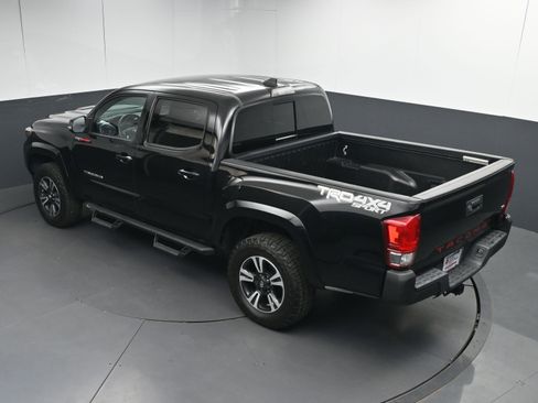 Used 2017 Toyota Tacoma TRD Sport image 40