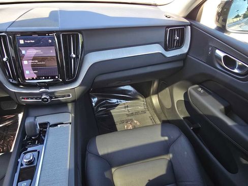 Used 2025 Volvo XC60 B5 Plus AWD/4WD image 19