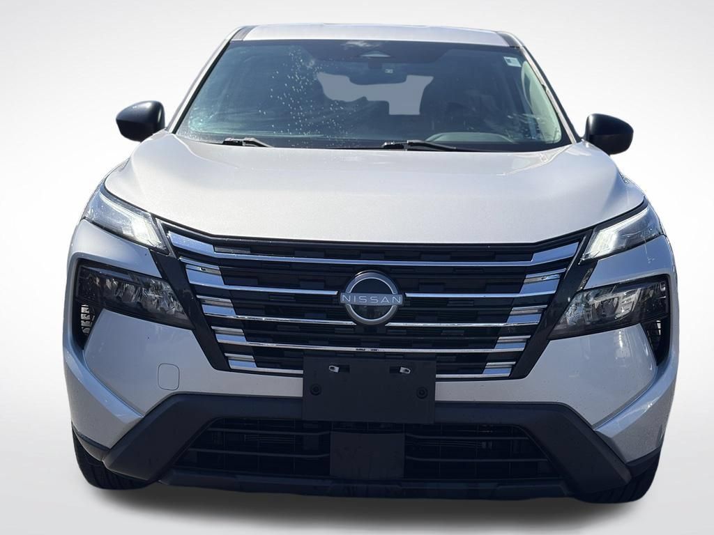Used 2024 Nissan Rogue S AWD/4WD image 3