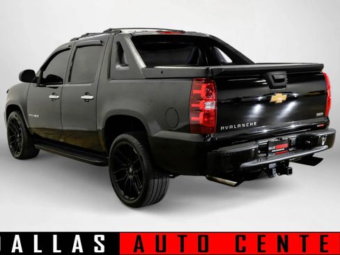 Used 2012 Chevrolet Avalanche LS image 6