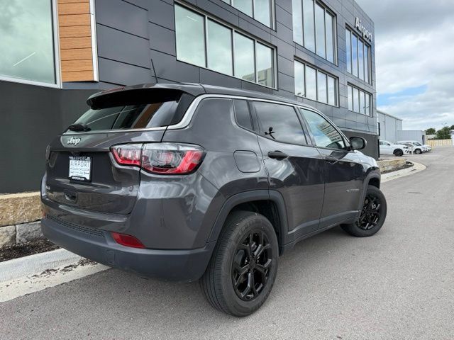 Used 2024 Jeep Compass Sport AWD/4WD image 3
