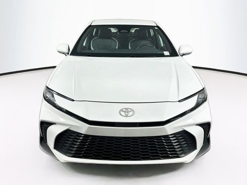 Used 2025 Toyota Camry SE FWD image 2