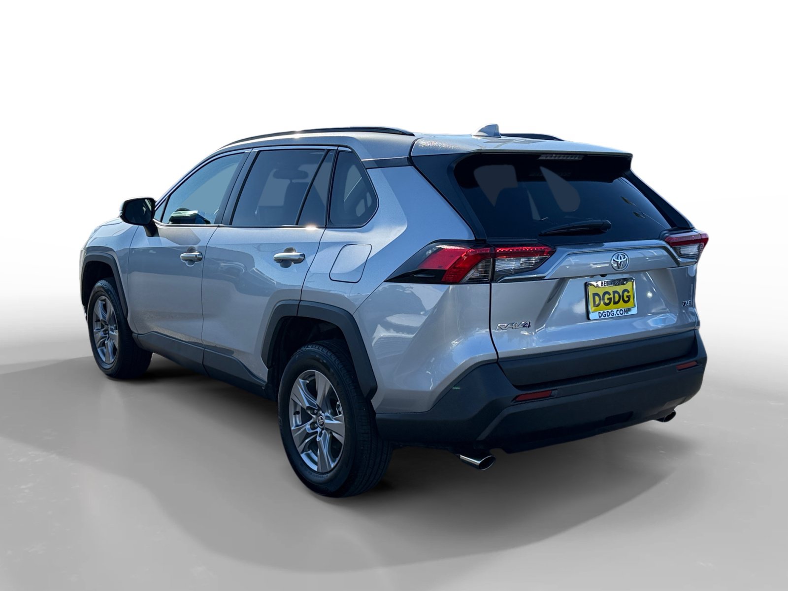Used 2025 Toyota RAV4 XLE FWD image 3