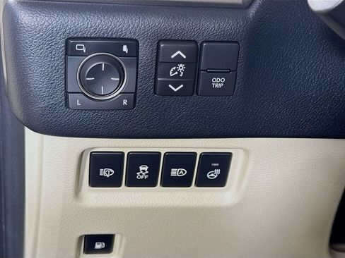 Used 2023 Lexus GX 460 Premium w/ Accessory Package AWD/4WD image 11