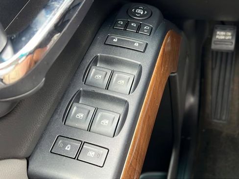 Used 2018 Chevrolet Silverado 1500 LTZ RWD image 18