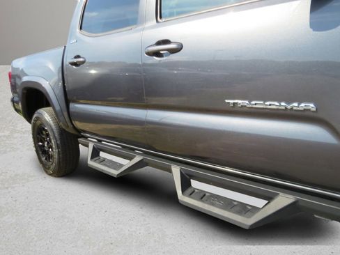 Used 2022 Toyota Tacoma SR5 w/ Technology Package image 32