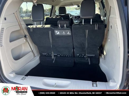 Used 2018 Chrysler Pacifica Touring-L Plus w/ Tire & Wheel Group FWD image 11