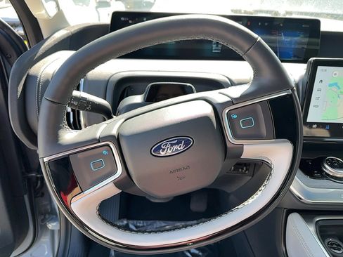 New 2025 Ford Expedition Platinum w/ Driver's Package image 19