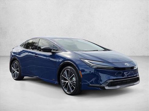 Used 2026 Toyota Prius XLE image 3