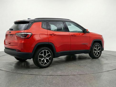 Used 2025 Jeep Compass Limited AWD/4WD image 9