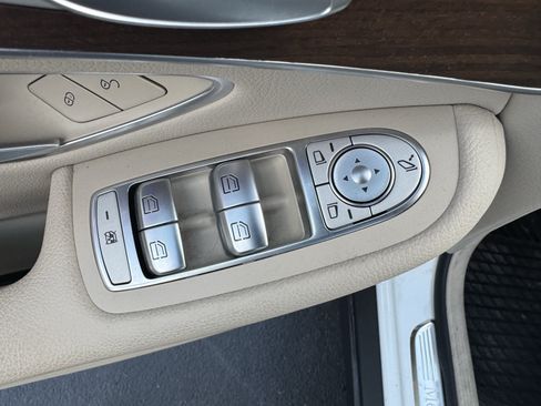 Used 2020 Mercedes-Benz GLC 300 4MATIC image 15