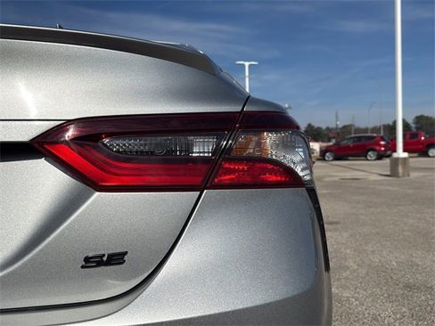 Used 2021 Toyota Camry SE w/ Carpet Mat Package (TMS) image 13