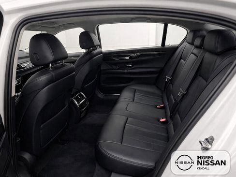 Used 2018 BMW 740i xDrive AWD/4WD image 13