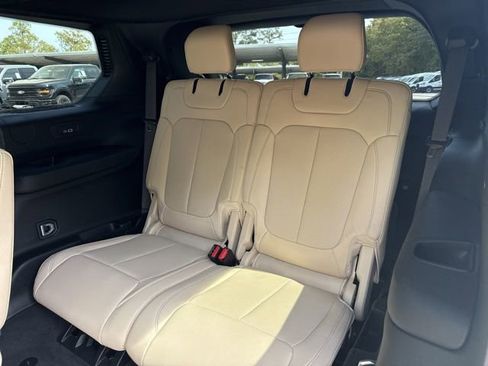 Used 2023 Jeep Grand Cherokee L Limited w/ Luxury Tech Group II AWD/4WD image 23