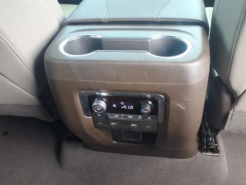 Used 2025 GMC Yukon Elevation w/ Elevation Premium Package AWD/4WD image 18