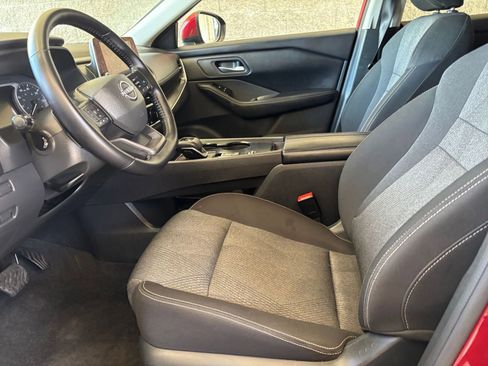 Used 2025 Nissan Rogue SV FWD image 28