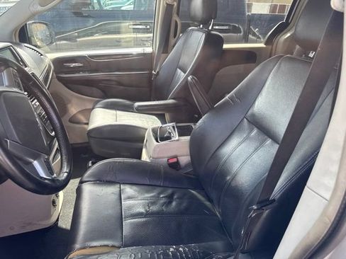 Used 2012 Chrysler Town & Country Touring w/ Entertainment Group #1 FWD image 9