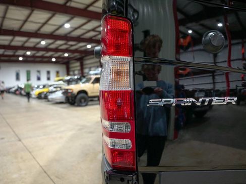 Used 2016 Freightliner Sprinter 2500 image 37