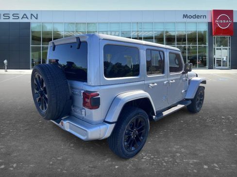 Used 2022 Jeep Wrangler Unlimited Sahara AWD/4WD image 5