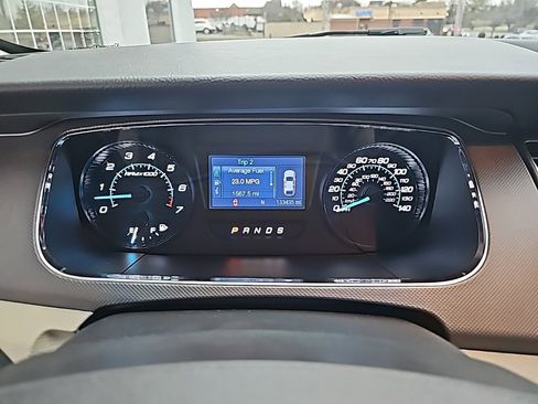 Used 2015 Ford Taurus SE image 14