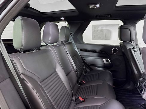 Used 2025 Land Rover Discovery S AWD/4WD image 26