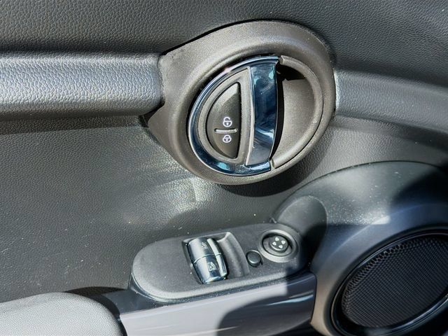 Used 2024 MINI Cooper 2-Door Hardtop w/ Storage Package FWD image 21